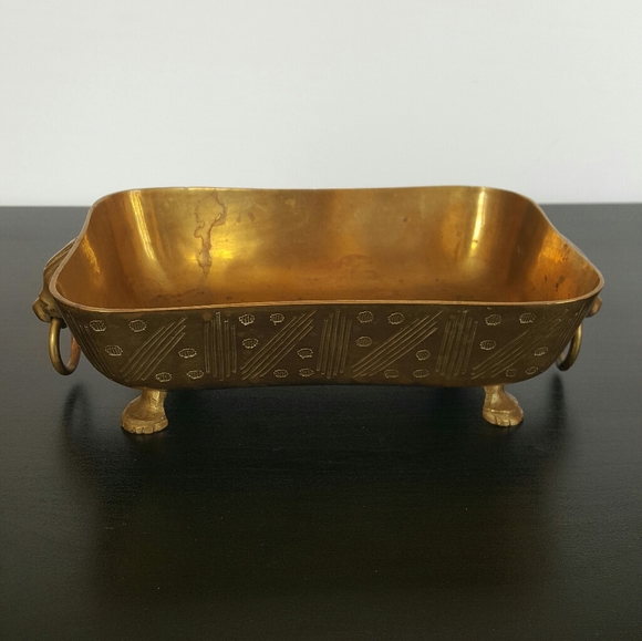 Brass Planter Pot with Lion Head Handles - Picture 4 of 6